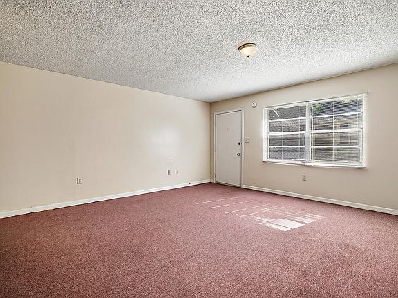 4th image of 107 S Lone Oak Dr #1