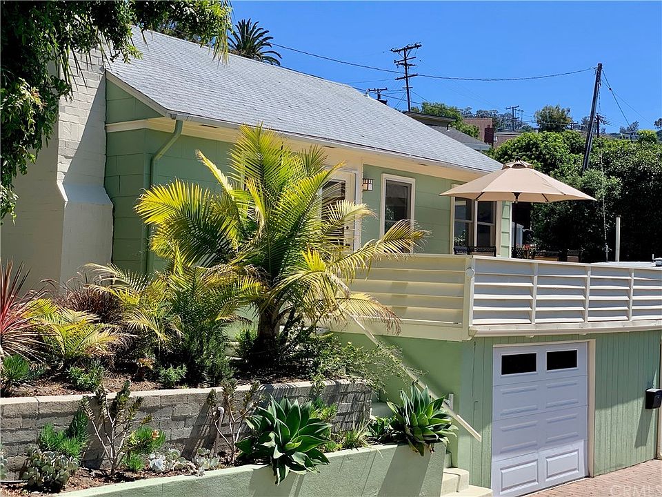 2nd image of 1056 Dyer Pl