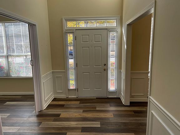 3rd image of 2219 Wilmington Cir NE