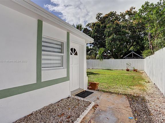4th image of 1131 NW 17th St