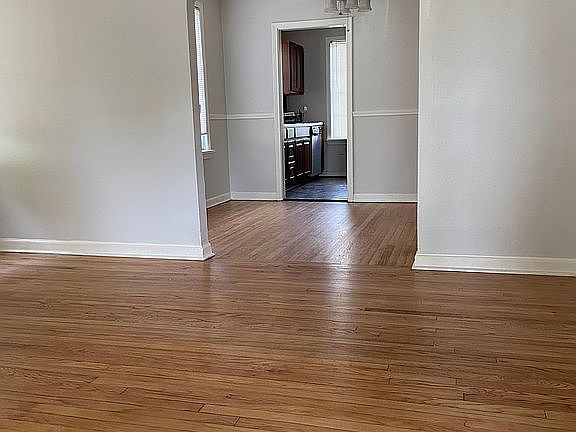 3rd image of 252 E Linden St