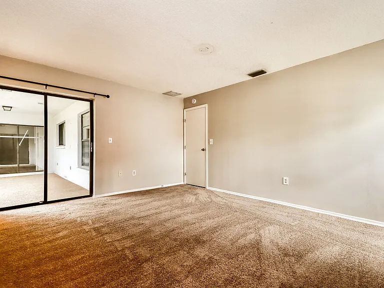 2225 Hidden Meadows Dr E — Photo 11