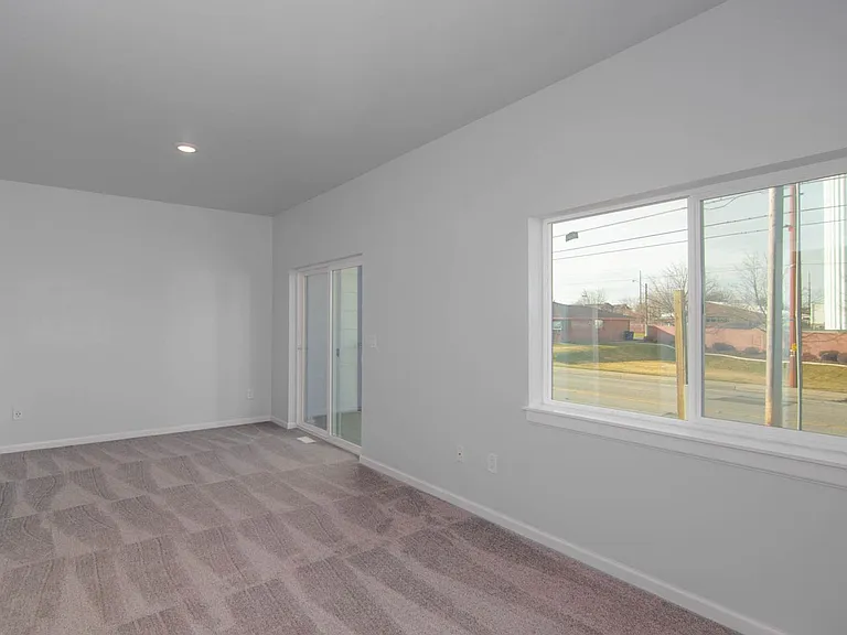 12402 E Broadway Ave — Photo 8