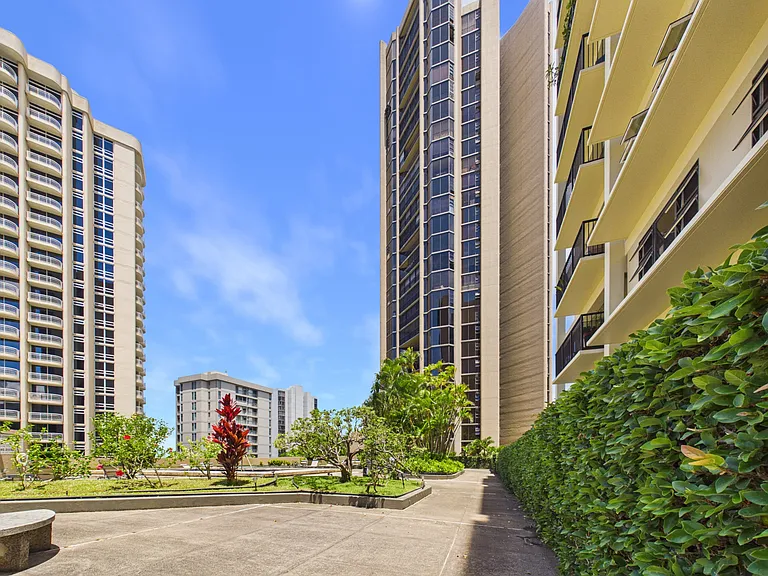 2101 Nuuanu Ave #I1806 — Photo 27