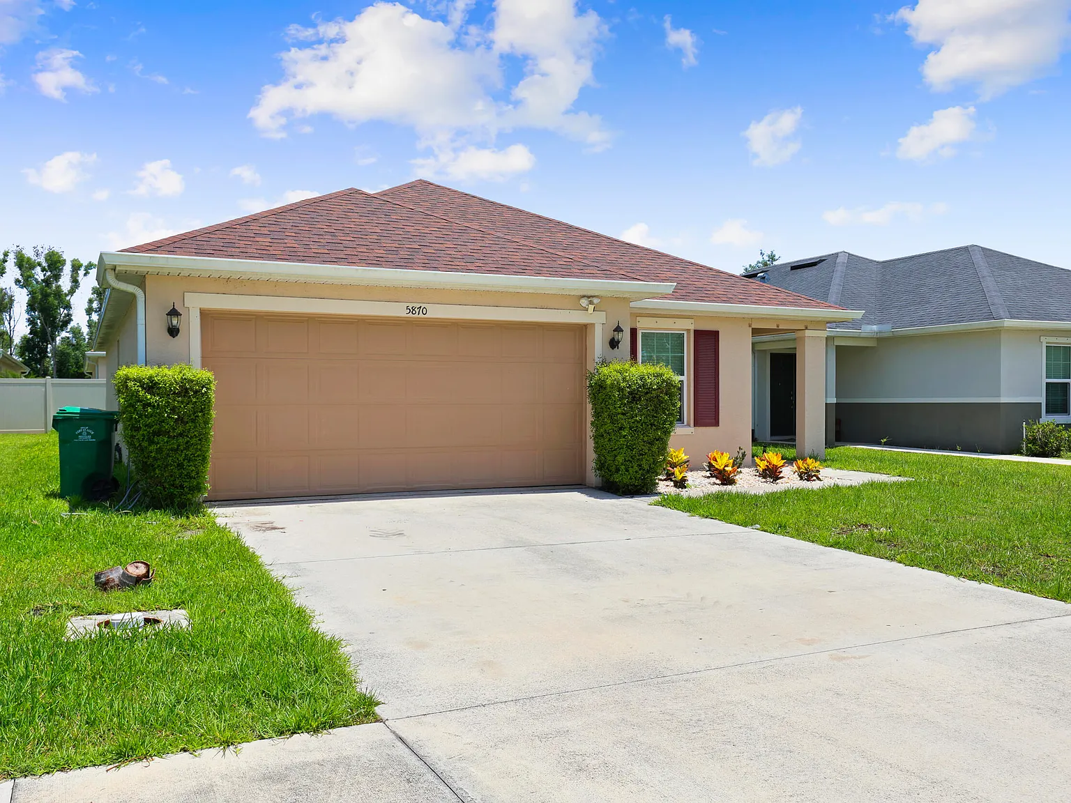 3 bed, 2.0 bath, 1365 sqft, $2,200 — Photo 2