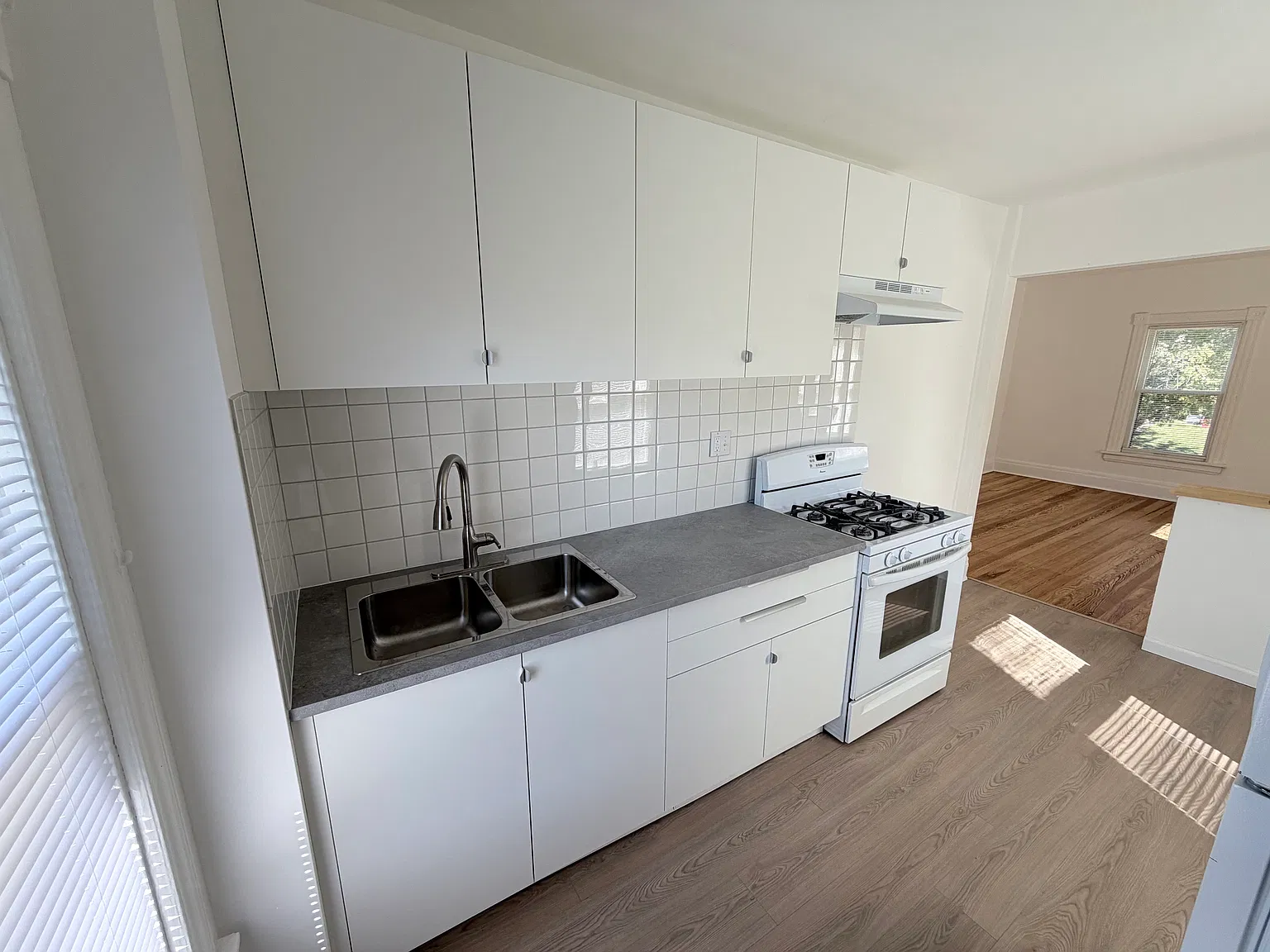 2 bed, 700 sqft, $1,038 — Photo 2