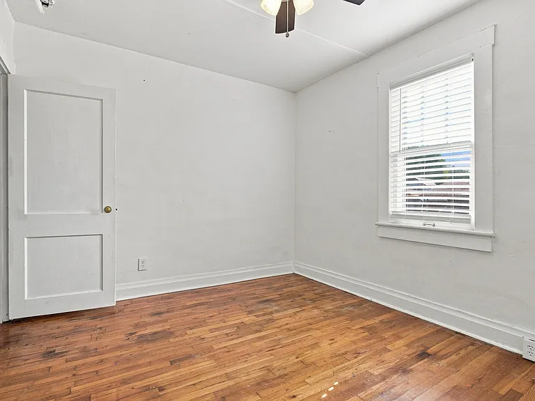 300 S College St — Photo 15