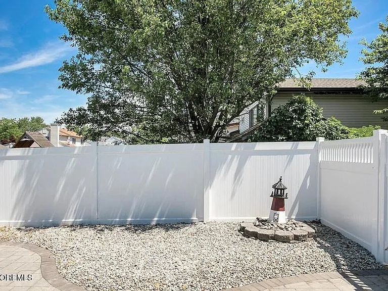960 Green Hill Blvd — Photo 17