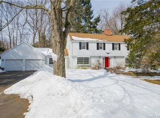 82 Beacon Hill Dr, West Hartford, CT 06117