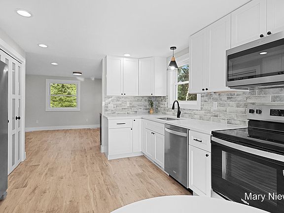 2nd image of 10219 W Sidney Rd