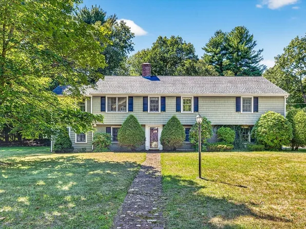 7 Yorkshire Dr, Lynnfield, MA 01940