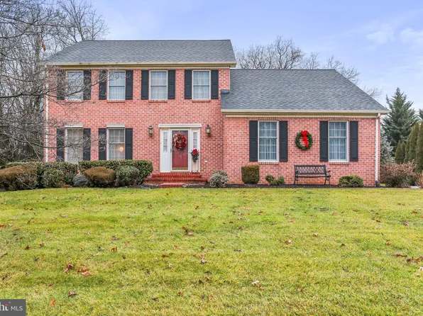 11134 Eastwood Dr, Hagerstown, MD 21742