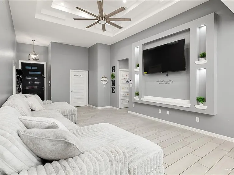 1332 Middle St — Photo 3