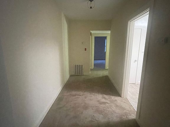 5th image of 114 Tyler Cres E #6