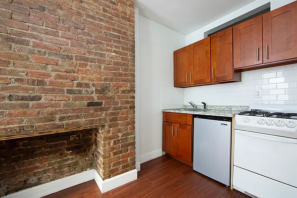 Rented by R New York | media 18