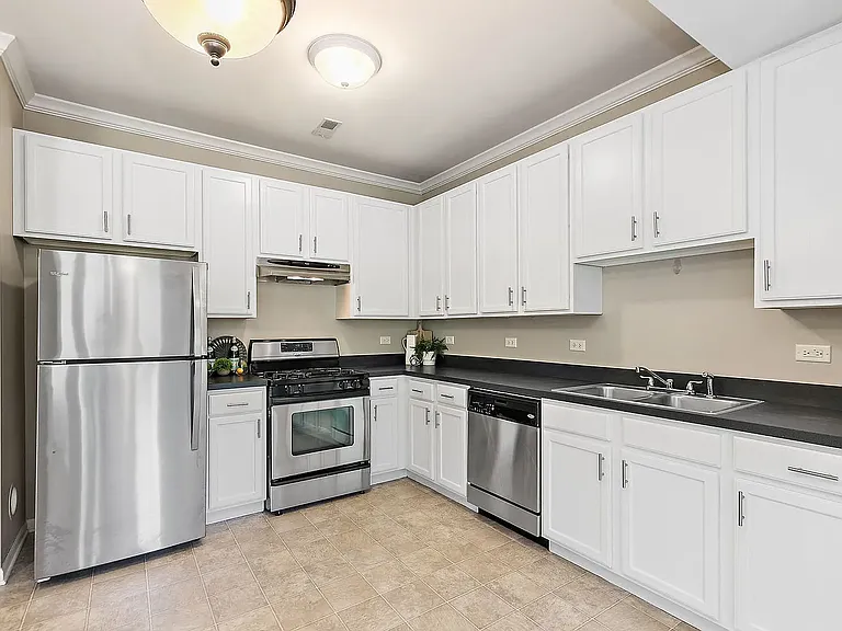 2284 Flagstone Ln — Photo 2