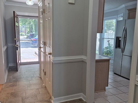 4th image of 415 Park Ave #100