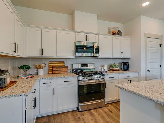 4th image of 103 Newbury Dr