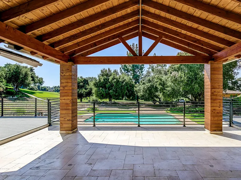 1710 Country Club Dr — Photo 42