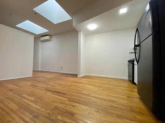 Rented by The InHouse Group | media 2