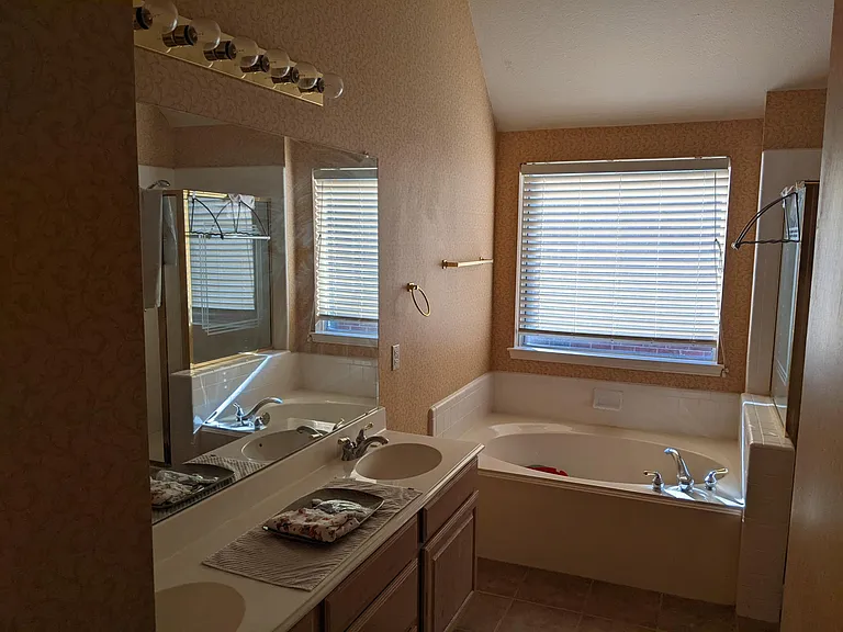 Master bedroom full bathroom