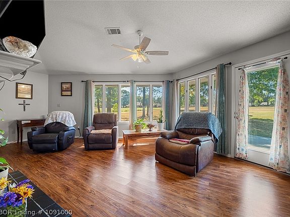 3rd image of 2508 Crosshill Rd