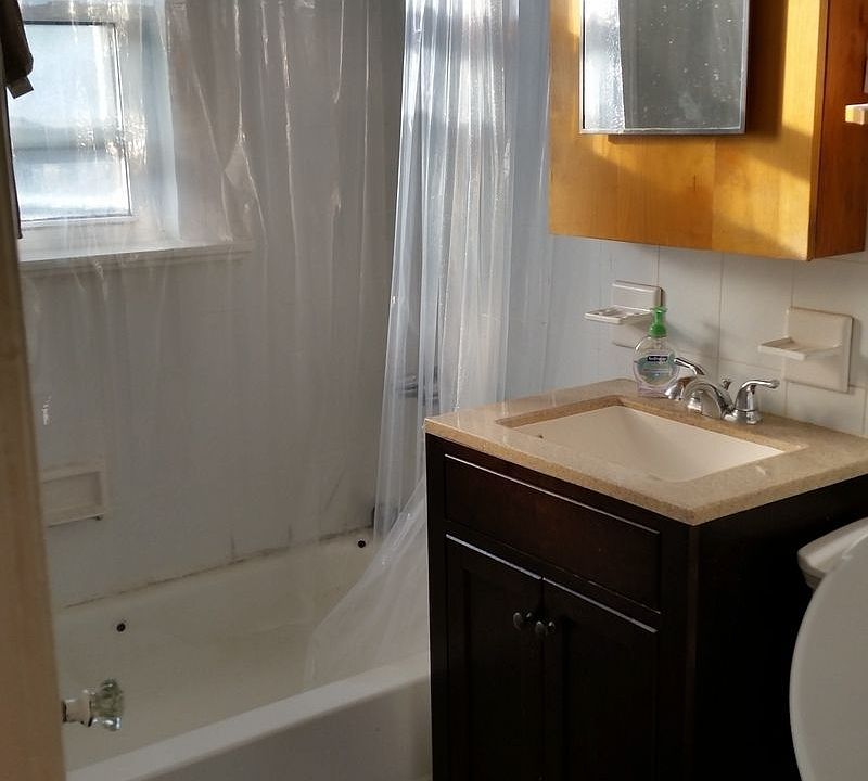 2nd image of 2055 32nd St
