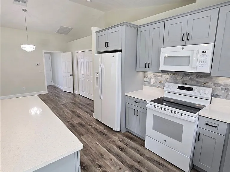 120 Clinton Ave — Photo 12