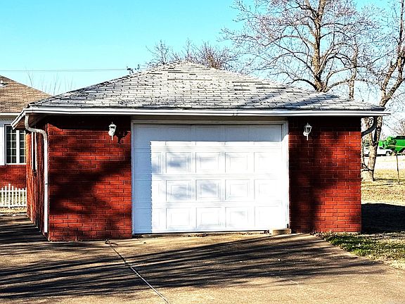 5th image of 205 Saint Peters Dr