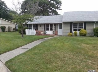 431 Falmouth Ct, Ridge, NY 11961