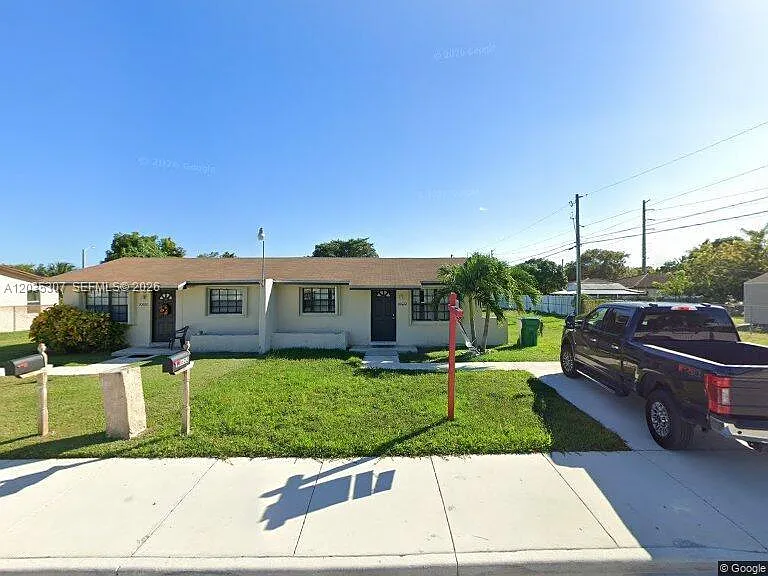 10622 SW 174th Ter — Photo 1