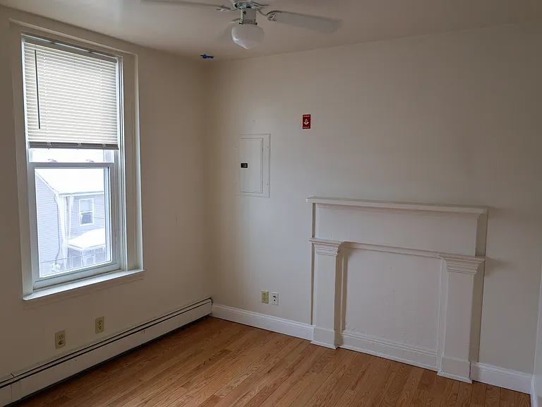 27 Hone St #4 — Photo 8