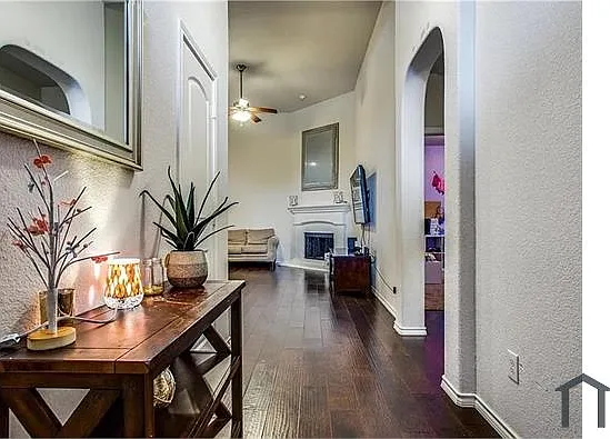 4 bed, $3,300 — Photo 4