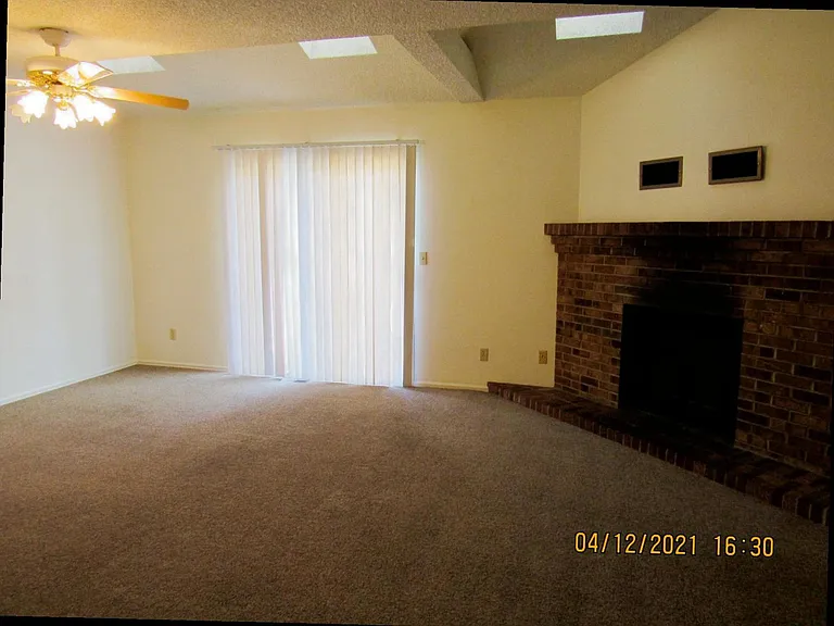 375 Wildrose Ln — Photo 4