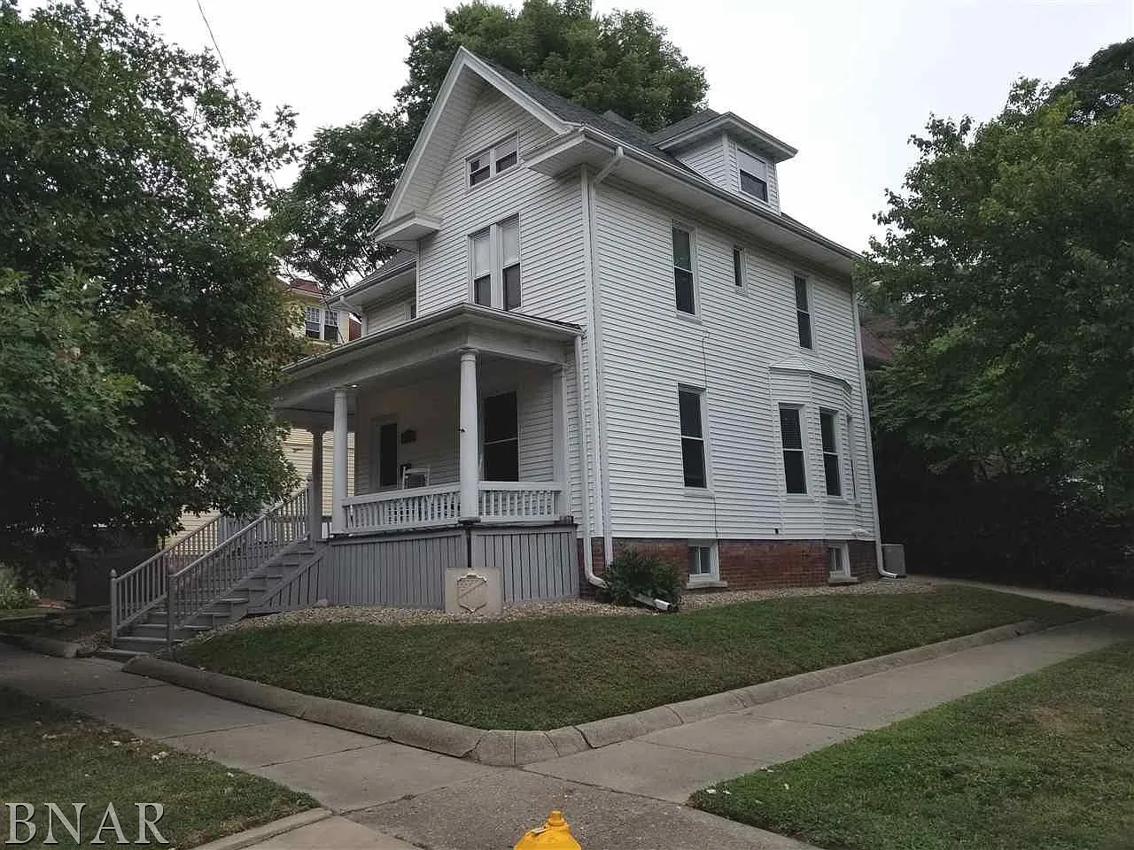 208 S McLean St photo 1