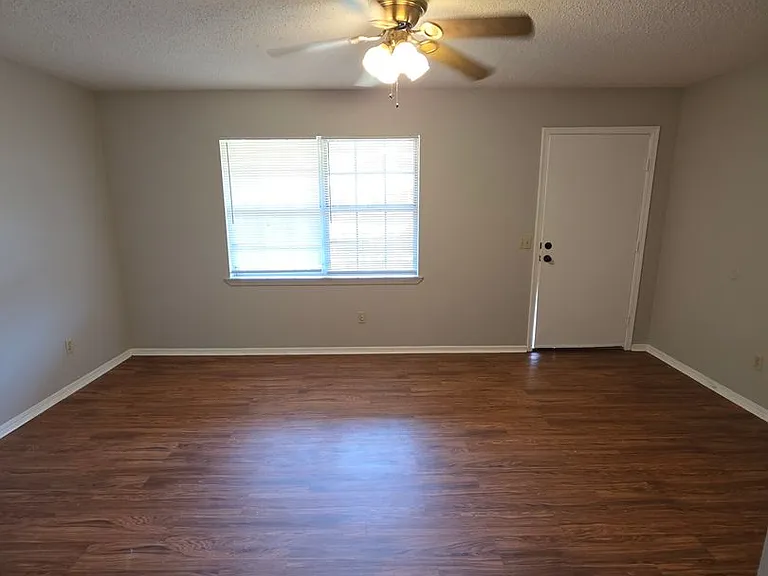 1336 S Sidney Ave — Photo 2