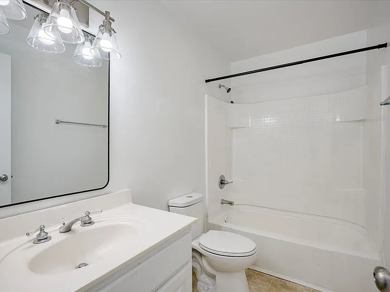 1606 Broad St — Photo 16