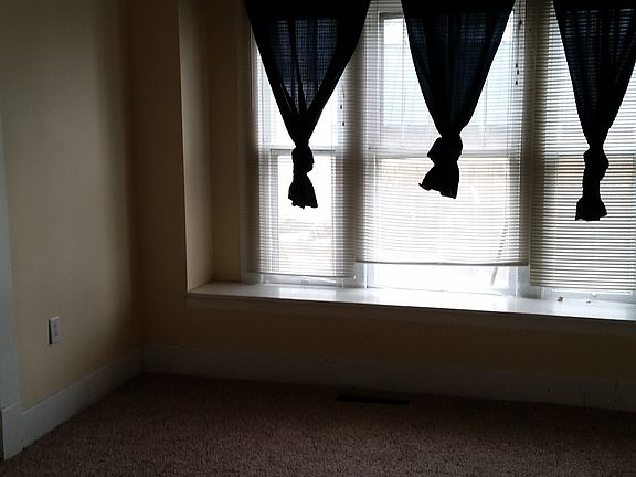 bedroom w/ built in storage 
