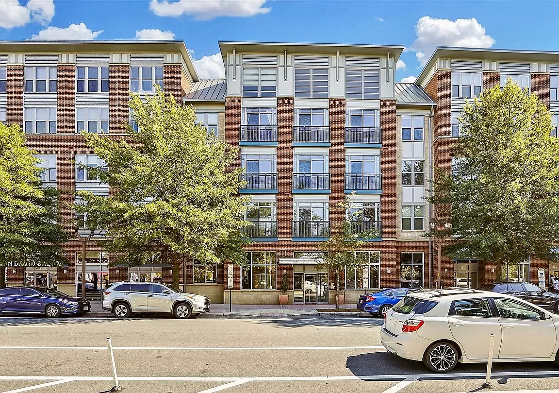 1800 Wilson Blvd — Photo 2