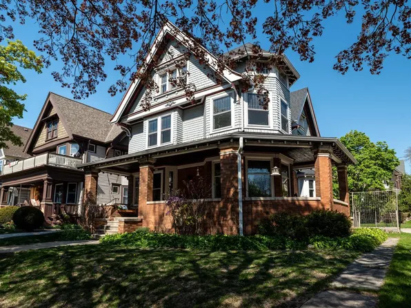 2834 North Murray AVENUE, Milwaukee, WI 53211