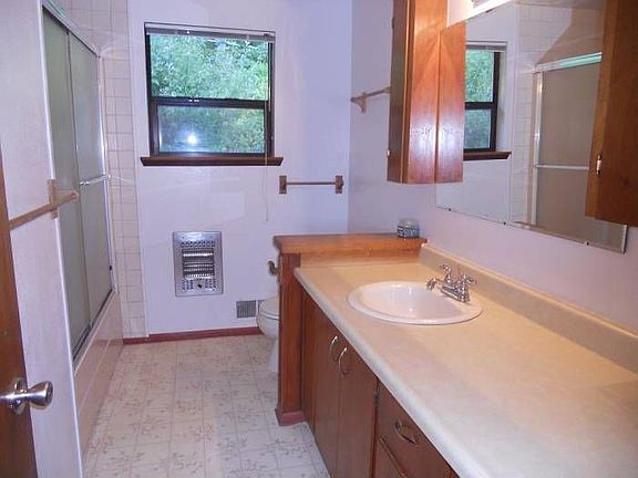 Upstairs Full Bath