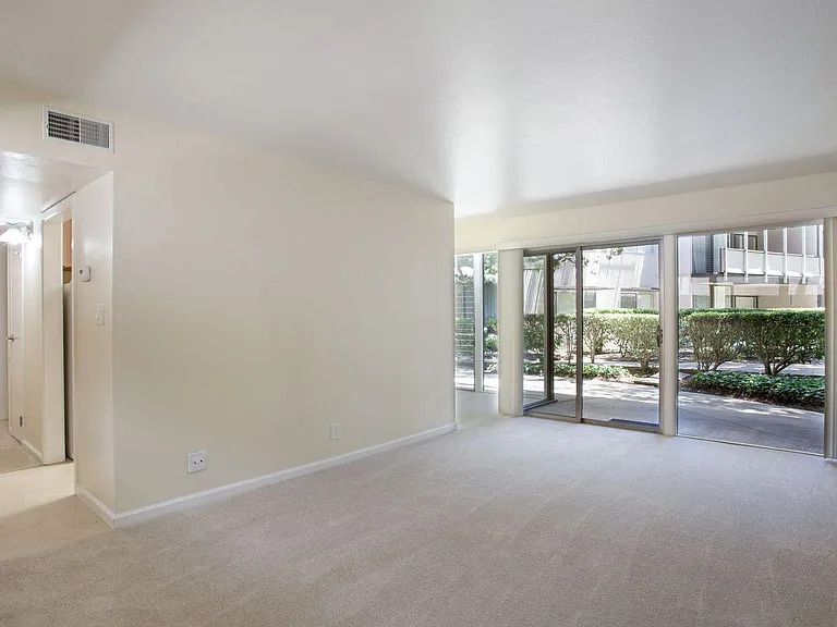 Parksquare Apartments — Photo 17