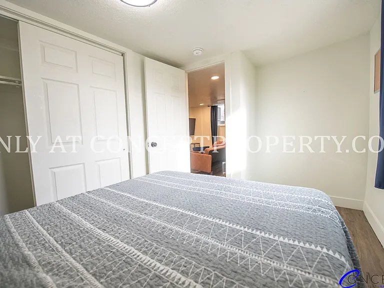 285 E Whitlock Ave — Photo 30