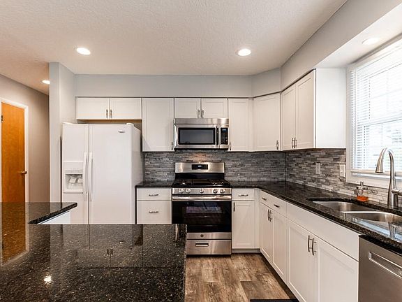 4th image of 2588 Kensington Pl