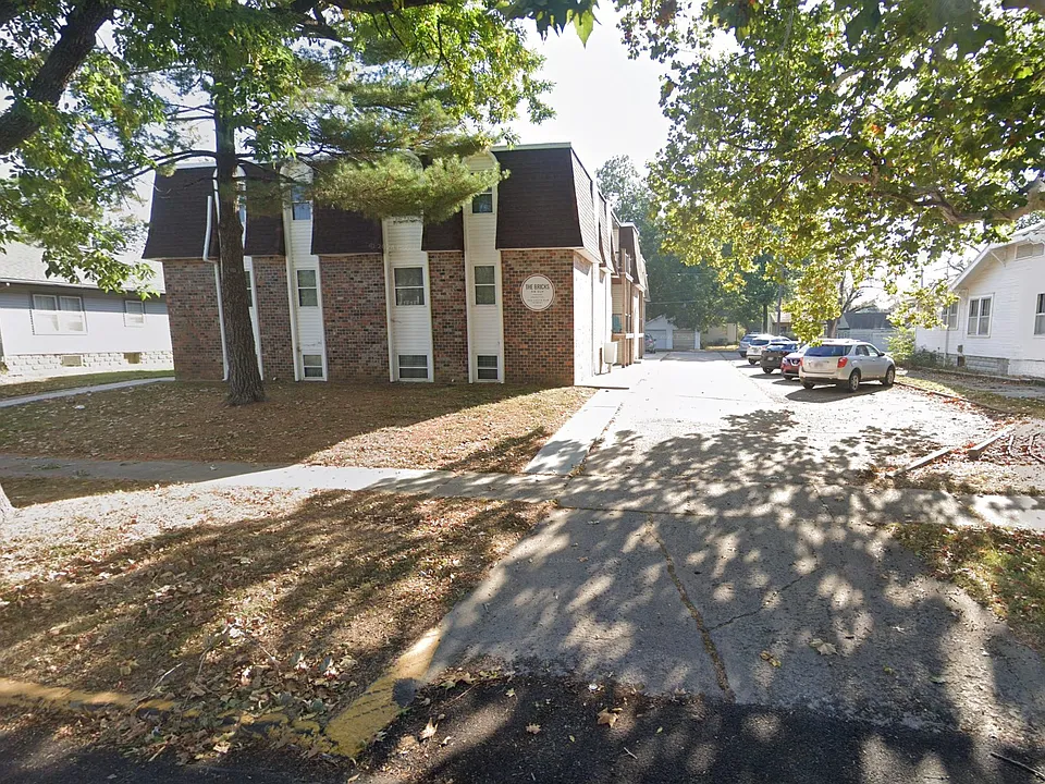 1905 S Elm St #11