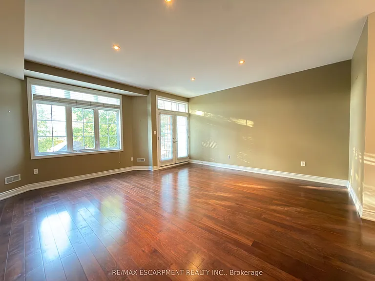 2085 Pine St — Photo 6