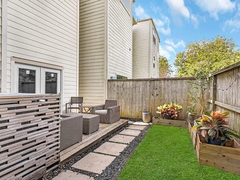 650 Westcross St #44 — Photo 3