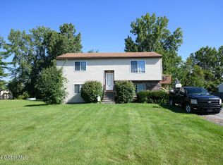 41 Suncrest Dr, Waterford, NY 12188
