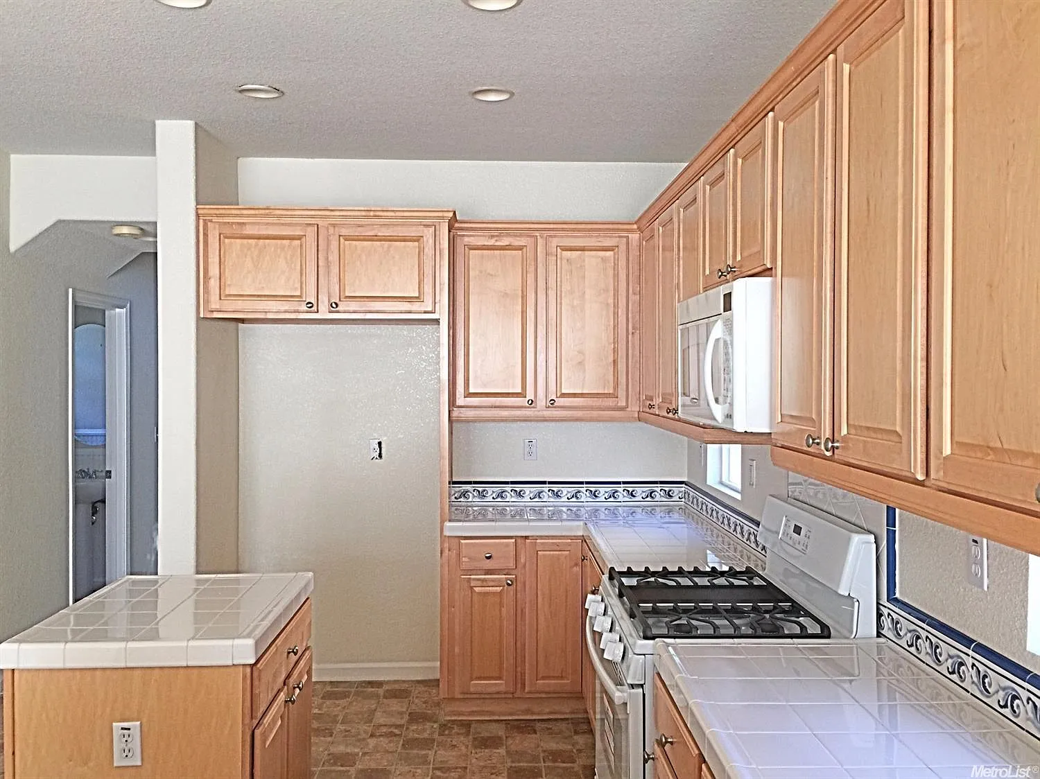 38 Thomas Ave photo 1