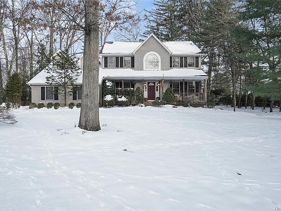 2nd image of 20 Croyden Ln